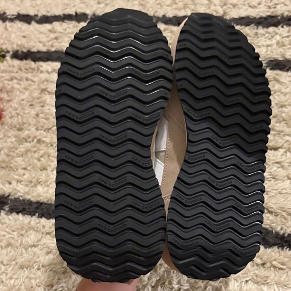 New Balance 237 - Picture 5 of 6